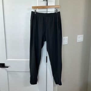 Lululemon men’s small surge jogger pant